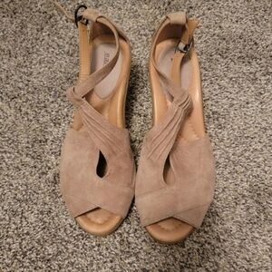 Womens Suede Earth Caper Wedges